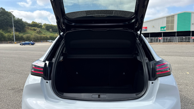 Peugeot 208 1.2 PureTech 100 GT 5dr Petrol Hatchback - Image 4